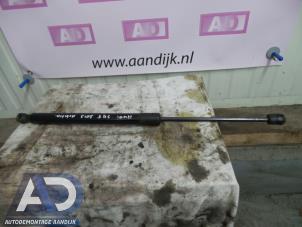 Begagnade Gasfjäder, höger bak Audi SQ5 (8RB) 3.0 TDI V6 24V Pris € 24,99 Marginaltabell erbjuds av Autodemontage Aandijk