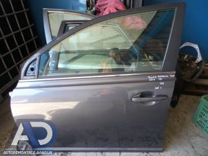 Używane Drzwi lewe przednie wersja 4-drzwiowa Toyota Avensis (T25/B1D) 2.0 16V VVT-i D4 Cena € 119,99 Procedura marży oferowane przez Autodemontage Aandijk