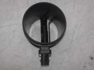 Begagnade Luftflödesmätare Opel Insignia Country Tourer Mk.I 2.0 CDTI 16V Pris € 49,00 Marginaltabell erbjuds av Autobedrijf G.H. Wessel B.V.