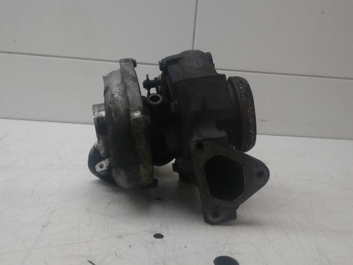 Turbo från en Mercedes-Benz C Combi (S203) 2.7 C-270 CDI 20V 2003