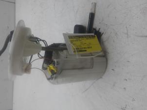 Używane Elektryczna pompa paliwa BMW 6 serie (E63) 650 i 4.8 V8 32V Cena € 55,00 Procedura marży oferowane przez Autobedrijf G.H. Wessel B.V.