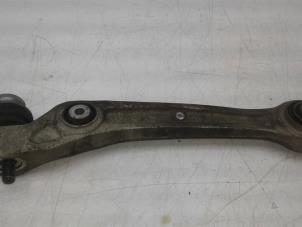 Gebruikte Draagarm rechts-voor Audi A8 (D4) 3.0 TDI V6 24V Quattro Prijs € 65,00 Margeregeling aangeboden door Autobedrijf G.H. Wessel B.V.