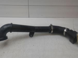 Begagnade Laddluftkylarslang Audi Q2 (GAB/GAG) 1.6 30 TDI 16V Pris € 59,00 Marginaltabell erbjuds av Autobedrijf G.H. Wessel B.V.