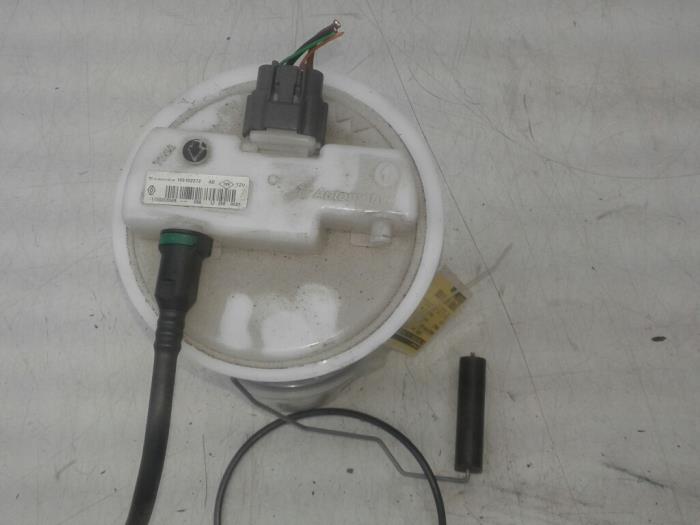 Elektrisk bränslepump från en Renault Clio IV Estate/Grandtour (7R) 1.2 16V 2017