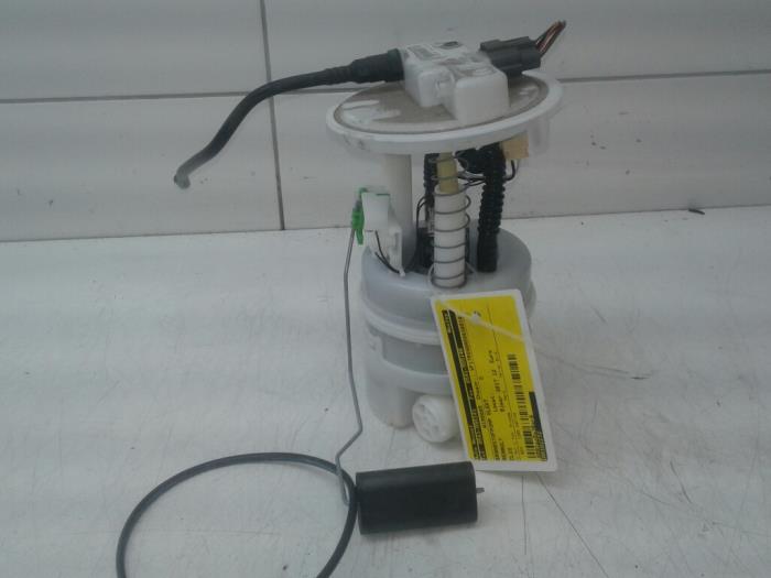Elektrisk bränslepump från en Renault Clio IV Estate/Grandtour (7R) 1.2 16V 2017