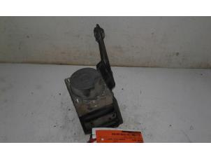Begagnade ABS-pump Renault Megane Break Pris € 39,00 Marginaltabell erbjuds av Autobedrijf G.H. Wessel B.V.