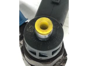 Używane Wtryskiwacz (Diesel) Volkswagen Crafter 2.0 TDI 16V Cena € 200,00 Procedura marży oferowane przez Autobedrijf G.H. Wessel B.V.