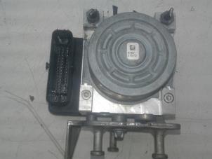 Begagnade ABS-pump Mercedes C (W205) C-200d 2.2 16V Pris på förfrågan erbjuds av Wessel Parts & Service B.V.