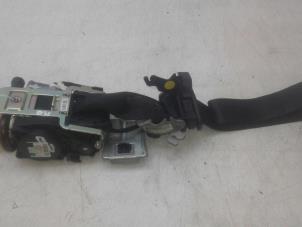 Gebruikte Gordelspanner rechts Mercedes E (C207) E-200 CGI 16V BlueEfficiency Prijs € 149,00 Margeregeling aangeboden door Autobedrijf G.H. Wessel B.V.