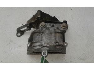 Begagnade Motorfäste Skoda Yeti (5LAC) 1.2 TSI 16V Pris € 75,00 Marginaltabell erbjuds av Autobedrijf G.H. Wessel B.V.