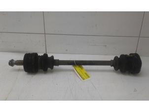 Begagnade Drivaxel, vänster bak Mercedes C (W202) 2.0 C-200D Pris € 59,00 Marginaltabell erbjuds av Autobedrijf G.H. Wessel B.V.