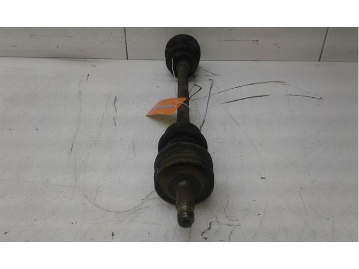 Drivaxel, höger bak från en Mercedes-Benz C (W202) 2.0 C-200D 1995