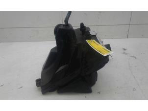 Gebruikte Luchtfilterhuis Audi A4 Avant Quattro (B8) 2.0 TFSI 16V Prijs € 69,00 Margeregeling aangeboden door Autobedrijf G.H. Wessel B.V.