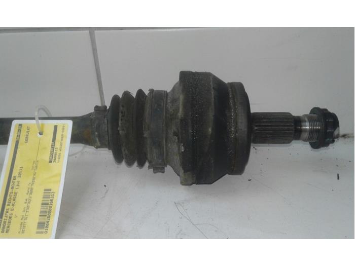 Drivaxel, höger bak från en Mercedes-Benz E (R207) E-220 CDI 16V BlueEfficiency 2011