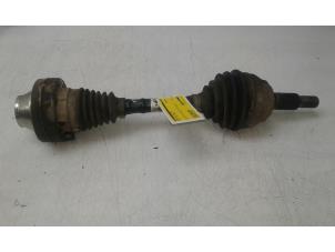 Gebruikte Aandrijfas links-voor Audi Q7 (4LB) 3.0 TDI V6 24V Prijs € 95,00 Margeregeling aangeboden door Autobedrijf G.H. Wessel B.V.