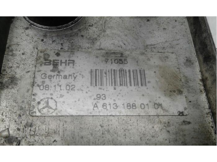 Oljekylare från en Mercedes-Benz ML I (163) 270 2.7 CDI 20V 2003