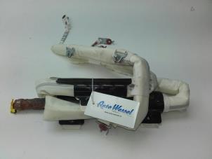 Begagnade Takgardinairbag, vänster Kia Carens IV (RP) 1.6 GDI 16V Pris € 110,00 Marginaltabell erbjuds av Autobedrijf G.H. Wessel B.V.