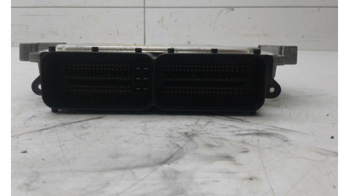 Dator, motorstyrning från en Jaguar XE 2.0 D E-Performance 16V 2015