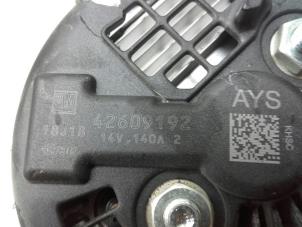 Gebruikte Dynamo Opel Mokka/Mokka X 1.6 CDTI 16V 4x2 Prijs € 125,00 Margeregeling aangeboden door Wessel Parts & Service B.V.