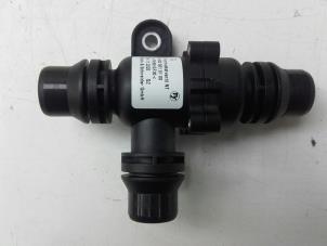 Używane Termostat Mercedes EQV 300 Cena € 79,00 Procedura marży oferowane przez Autobedrijf G.H. Wessel B.V.