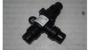 Używane Termostat Mercedes EQV 300 Cena € 86,90 Procedura marży oferowane przez Autobedrijf G.H. Wessel B.V.