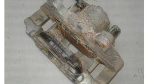 Gebruikte Remklauw (Tang) links-voor Opel Corsa E 1.4 16V Prijs € 49,00 Margeregeling aangeboden door Wessel Parts & Service B.V.