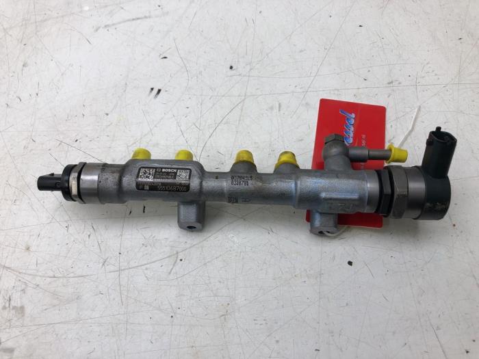 Bränsleinsprutningsmunstycke från en Opel Insignia Sports Tourer 1.5 CDTI 12V 2020