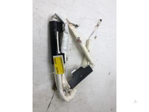 Begagnade Takgardinairbag, vänster Kia Carens IV (RP) 1.7 CRDi 16V Pris € 110,00 Marginaltabell erbjuds av Autobedrijf G.H. Wessel B.V.