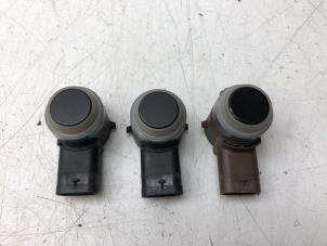 Gebruikte Parkeersensor set Mercedes GLC (X253) 2.0 260 16V 4-Matic Prijs € 75,00 Margeregeling aangeboden door Wessel Parts & Service B.V.