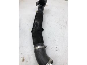 Begagnade Laddluftkylarrör Skoda Superb (3V3) 2.0 TDI Pris € 49,00 Marginaltabell erbjuds av Autobedrijf G.H. Wessel B.V.