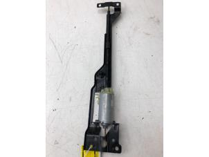 Begagnade Sätesmotor Skoda Superb (3V3) 2.0 TDI Pris € 89,00 Marginaltabell erbjuds av Autobedrijf G.H. Wessel B.V.