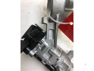 Gebruikte Afstands Bediening Set Opel Insignia Country Tourer Mk.I 2.0 CDTI 16V Prijs € 49,00 Margeregeling aangeboden door Autobedrijf G.H. Wessel B.V.