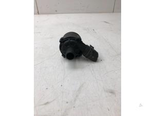 Gebruikte Waterpomp Volkswagen Caddy Combi V (SBB/SBJ) 2.0 TDI BlueMotionTechnology Prijs € 39,00 Margeregeling aangeboden door Autobedrijf G.H. Wessel B.V.