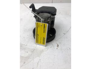 Gebruikte Stuurbekrachtiging Pomp Mercedes SLK (R170) 2.0 200 16V Prijs € 39,00 Margeregeling aangeboden door Autobedrijf G.H. Wessel B.V.