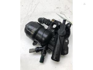 Gebruikte Oliefilterhuis Audi A8 (D4) 3.0 TDI V6 24V Quattro Prijs € 89,00 Margeregeling aangeboden door Autobedrijf G.H. Wessel B.V.