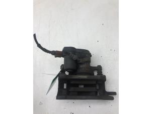 Begagnade Bakre bromsok, vänster Audi A4 Avant (B8) 1.8 TFSI 16V Pris € 89,00 Marginaltabell erbjuds av Autobedrijf G.H. Wessel B.V.