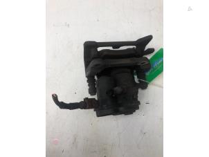 Begagnade Bakre bromsok, höger Audi A4 Avant (B8) 1.8 TFSI 16V Pris € 89,00 Marginaltabell erbjuds av Autobedrijf G.H. Wessel B.V.