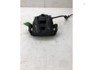 Begagnade Främre bromsok, höger Audi A4 Avant (B8) 1.8 TFSI 16V Pris € 59,00 Marginaltabell erbjuds av Autobedrijf G.H. Wessel B.V.