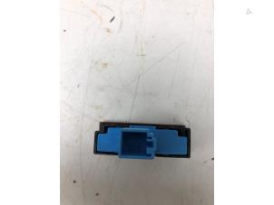 Begagnade Nödbelysningsbrytare Volkswagen T-Roc I 1.5 TSI Evo BMT 16V Pris € 29,00 Marginaltabell erbjuds av Autobedrijf G.H. Wessel B.V.