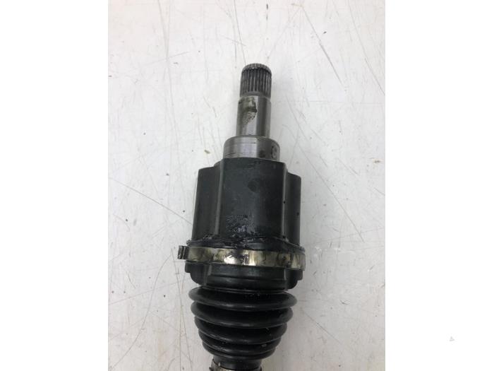 Drivaxel, höger fram från en Volkswagen Up! (121) 1.0 12V 60 2020
