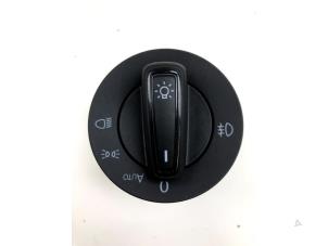 Begagnade Ljusbrytare Volkswagen T-Roc I 1.0 TSI 12V Pris € 49,00 Marginaltabell erbjuds av Autobedrijf G.H. Wessel B.V.