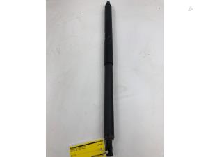 Gebruikte Gasdemper links-achter BMW X3 (F25) xDrive20d 16V Prijs € 69,00 Margeregeling aangeboden door Wessel Parts & Service B.V.