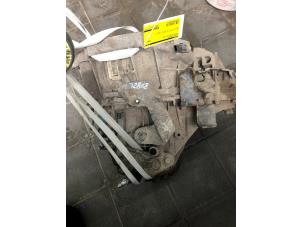 Używane Skrzynia biegów Nissan NV 200 (M20M) 1.5 dCi 110 Cena € 699,00 Procedura marży oferowane przez Autobedrijf G.H. Wessel B.V.