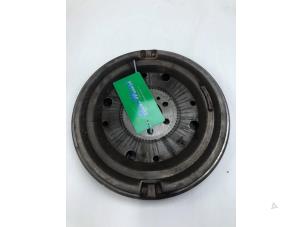 Używane Kolo zamachowe Volkswagen Touran (5T1) 1.4 TSI Cena € 149,00 Procedura marży oferowane przez Autobedrijf G.H. Wessel B.V.