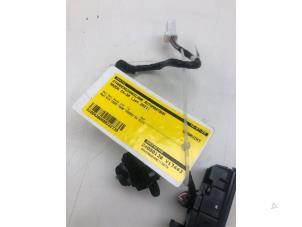 Begagnade Lägesbrytare, automatisk växellåda Mazda CX-30 (DM) 2.0 e-SkyActiv-G 122 16V Pris € 79,00 Marginaltabell erbjuds av Autobedrijf G.H. Wessel B.V.