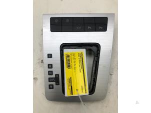 Gebruikte Versnellingspookhoes Skoda Octavia Combi (NXAC) 1.5 TSI 16V Prijs € 79,00 Margeregeling aangeboden door Autobedrijf G.H. Wessel B.V.