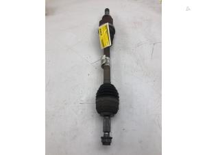 Begagnade Drivaxel, vänster fram Renault Clio III Estate/Grandtour (KR) 1.2 16V TCE 100 Pris € 39,00 Marginaltabell erbjuds av Autobedrijf G.H. Wessel B.V.