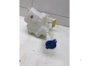 Begagnade Spolartank, vindruta Kia Rio IV (YB) 1.0i T-GDi 100 12V Pris € 69,00 Marginaltabell erbjuds av Autobedrijf G.H. Wessel B.V.