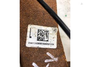 Gebruikte Fusee links-voor Peugeot Boxer (U9) 2.2 BlueHDi 140 Prijs € 199,00 Margeregeling aangeboden door Autobedrijf G.H. Wessel B.V.