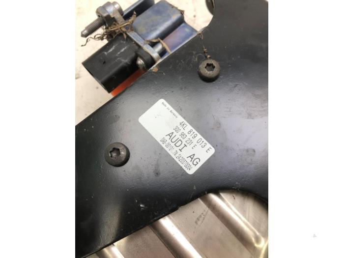 HV-kylarvätskevärmare från en Audi e-tron (GEN) 55 quattro 2020